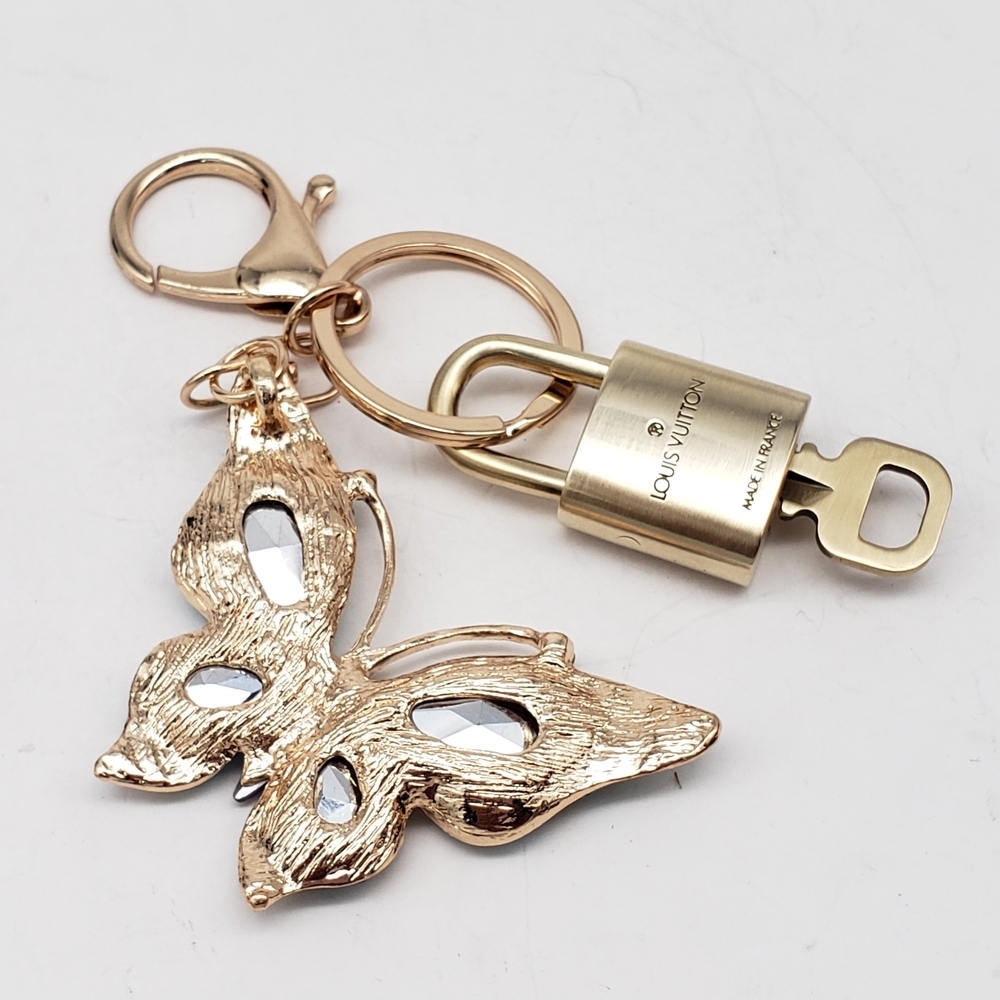 Authentic Louis Vuitton Gold Lock & Key ✨ Bag Charm Unbranded Butterfly Keychain - Picture 6 of 8